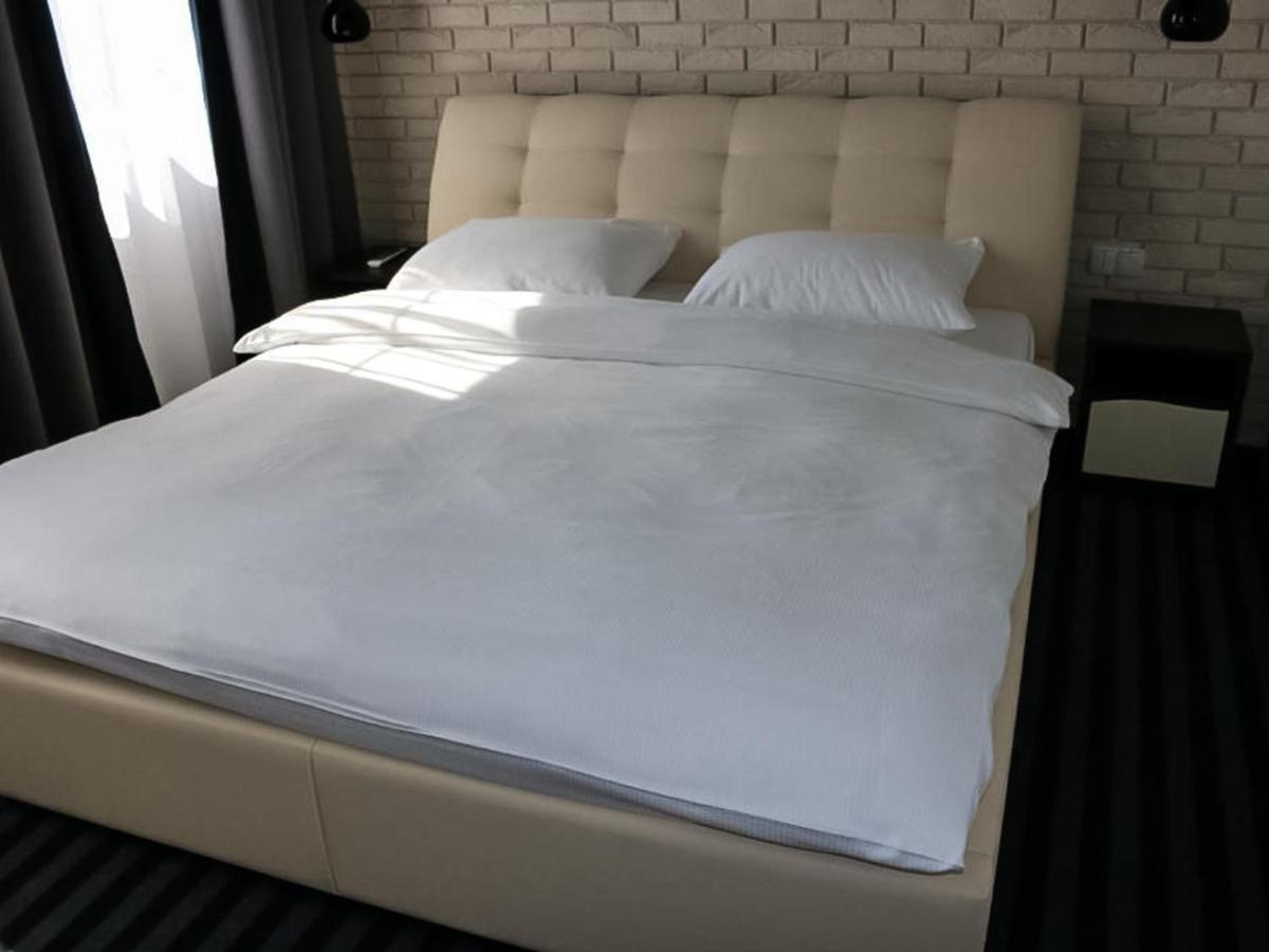 Bialy Dwor Bed and Breakfast Rychwal Buitenkant foto