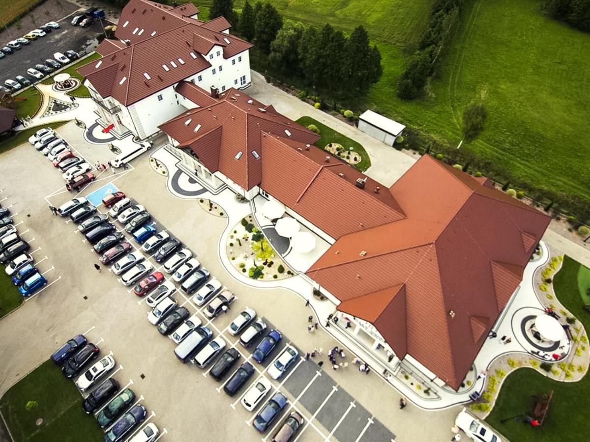 Bialy Dwor Bed and Breakfast Rychwal Buitenkant foto