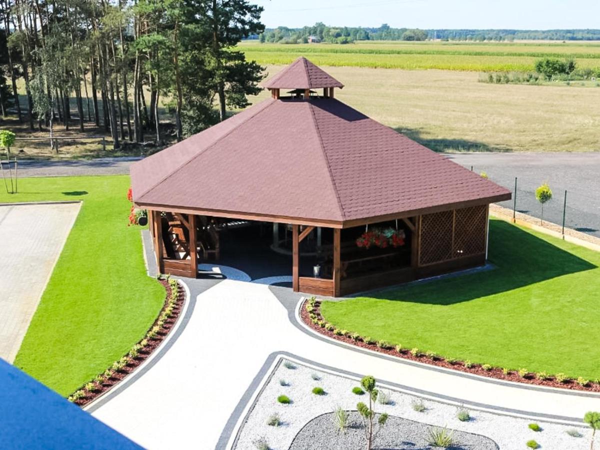 Bialy Dwor Bed and Breakfast Rychwal Buitenkant foto