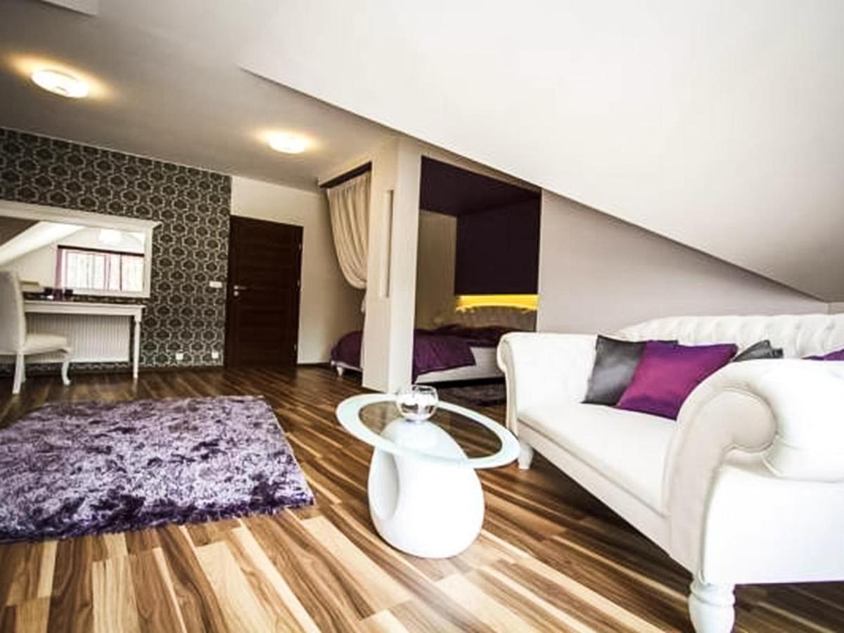Bialy Dwor Bed and Breakfast Rychwal Buitenkant foto