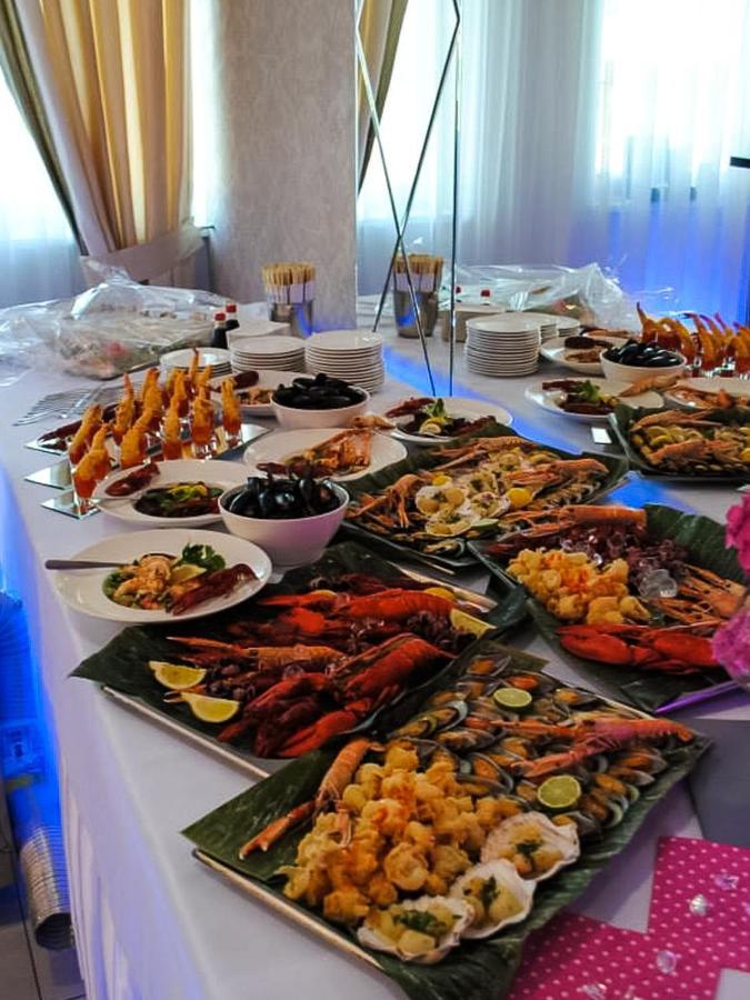 Bialy Dwor Bed and Breakfast Rychwal Buitenkant foto